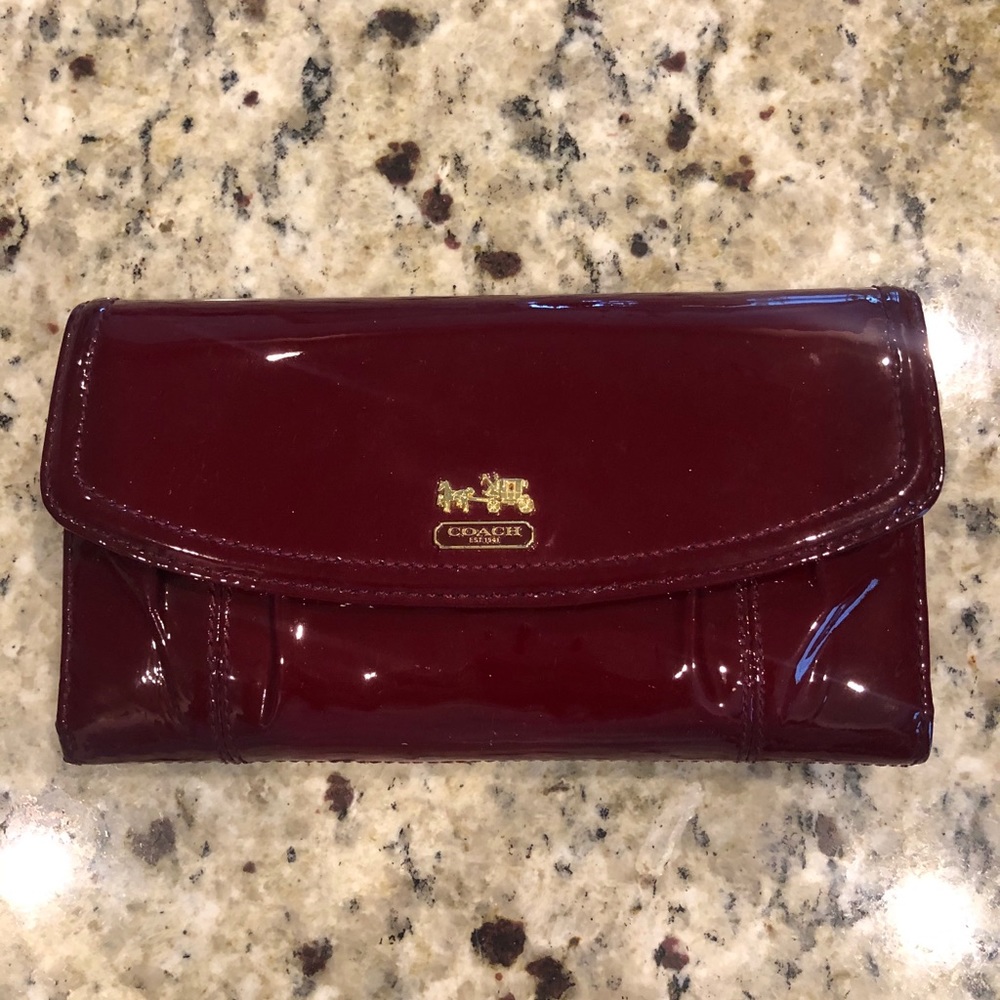 COACH l Patent Leather Wallet in Burgundy/Deep Red